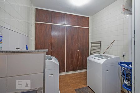 Casa à venda com 198m², 7 quartos e 4 vagas Casa à venda com 198m², 7 quartos e 4 vagasLavanderia