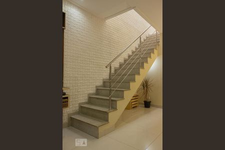 Escada de casa para alugar com 2 quartos, 140m² em Campo Grande, Rio de Janeiro