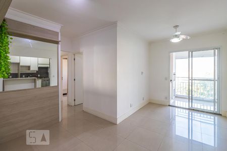 Sala de apartamento para alugar com 3 quartos, 73m² em Jardim Tupanci, Barueri