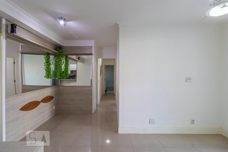 Sala de apartamento para alugar com 3 quartos, 73m² em Jardim Tupanci, Barueri