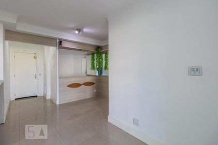 Sala de apartamento para alugar com 3 quartos, 73m² em Jardim Tupanci, Barueri