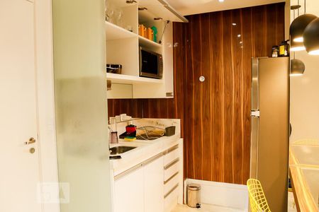 Cozinha de apartamento para alugar com 1 quarto, 38m² em Vila Castelo, São Paulo