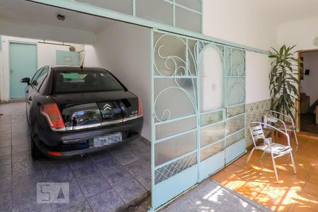 Entrada Garagem de casa à venda com 4 quartos, 200m² em Vila Monumento, São Paulo