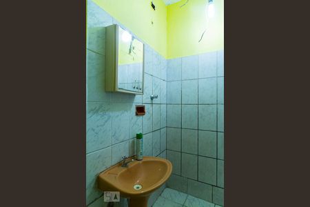 Banheiro de kitnet/studio para alugar com 1 quarto, 40m² em Vila Campestre, São Paulo