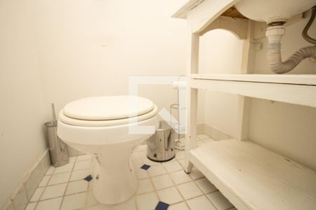 Lavabo, louça sanitária e prateleiras  de apartamento para alugar com 2 quartos, 91m² em Itaim Bibi, São Paulo