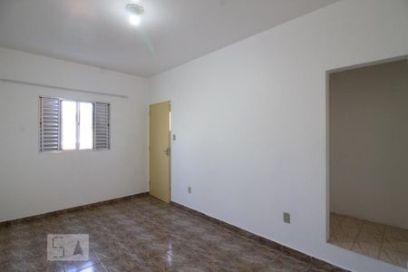 Casa para alugar com 200m², 2 quartos e 1 vaga Casa para alugar com 200m², 2 quartos e 1 vagaQuarto