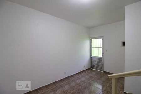 Sala de casa para alugar com 2 quartos, 200m² em Jardim Almeida Prado, Guarulhos