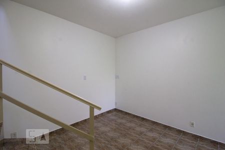 Sala de casa para alugar com 2 quartos, 200m² em Jardim Almeida Prado, Guarulhos