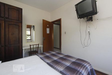 QUARTO 1 de apartamento para alugar com 2 quartos, 80m² em Navegantes, Porto Alegre