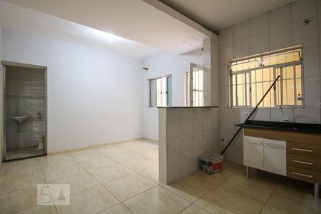 Cozinha de casa para alugar com 1 quarto, 55m² em Parque Santa Rita, São Paulo