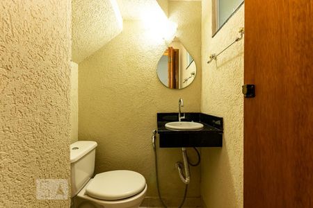 Lavabo  de casa de condomínio para alugar com 2 quartos, 68m² em Vila Ré, São Paulo