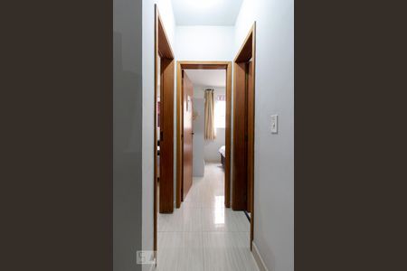 Corredor de apartamento à venda com 2 quartos, 60m² em Frei Leopoldo, Belo Horizonte