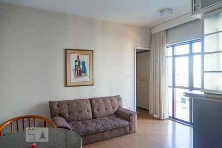 Sala/Cozinha de apartamento para alugar com 1 quarto, 40m² em Funcionários, Belo Horizonte