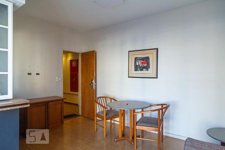 Sala/Cozinha de apartamento para alugar com 1 quarto, 40m² em Funcionários, Belo Horizonte