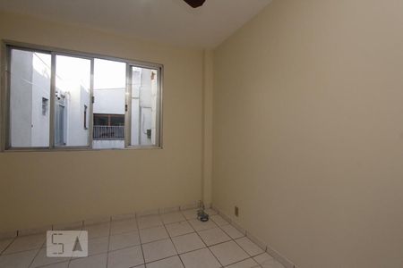 SALA de apartamento para alugar com 2 quartos, 70m² em Navegantes, Porto Alegre