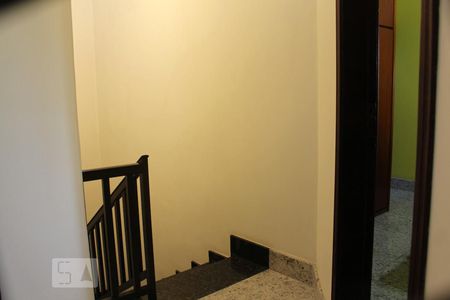 Escada de casa à venda com 3 quartos, 220m² em Sítio da Figueira, São Paulo