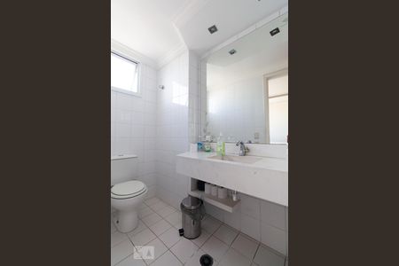 Banheiro de apartamento à venda com 3 quartos, 188m² em Vila Lúcia, São Paulo