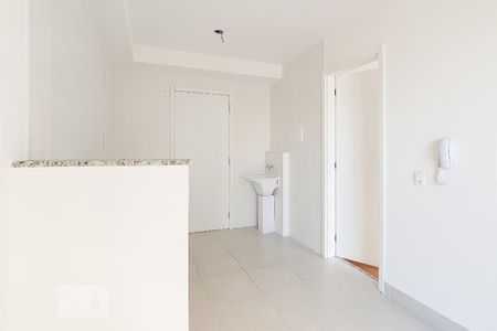 Sala / Cozinha de apartamento para alugar com 1 quarto, 32m² em Vila Penteado, São Paulo