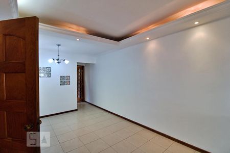 Sala de casa de condomínio para alugar com 2 quartos, 110m² em Jardim Monte Kemel, São Paulo