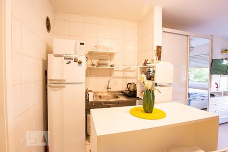 Sala/Quarto/Cozinha de kitnet/studio para alugar com 1 quarto, 29m² em Cidade Baixa, Porto Alegre