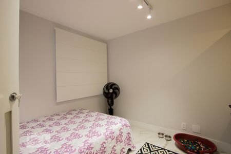 Banheiro do Quarto 1 de apartamento para alugar com 3 quartos, 80m² em Chácara Agrindus, Taboão da Serra