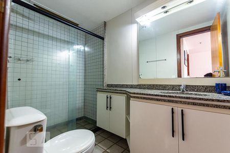 Banheiro de apartamento para alugar com 1 quarto, 45m² em Boa Viagem, Niterói