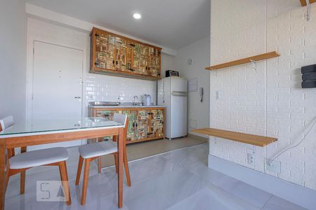 Sala/Cozinha de apartamento para alugar com 1 quarto, 30m² em Alto de Pinheiros, São Paulo