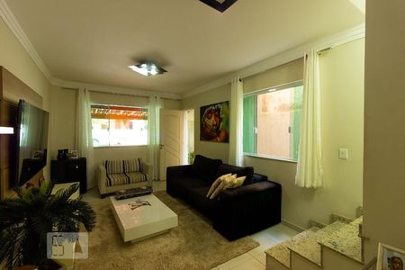 Sala de casa de condomínio para alugar com 3 quartos, 250m² em Jardim Rio das Pedras, Cotia