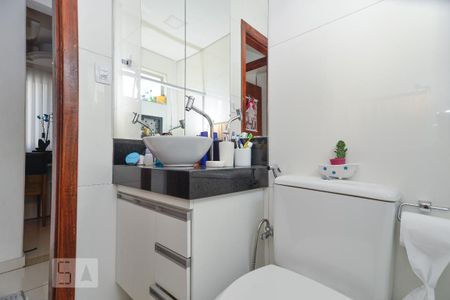 Banheiro de apartamento à venda com 2 quartos, 62m² em Santa Amelia, Belo Horizonte