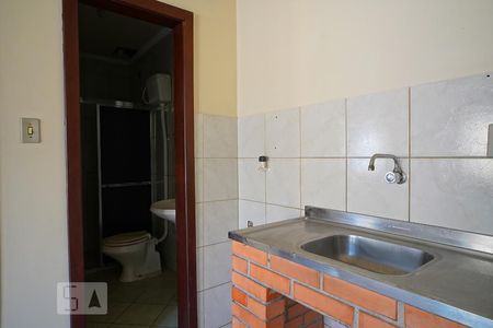 Sala - cozinha de apartamento para alugar com 1 quarto, 28m² em São Geraldo, Porto Alegre