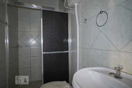 Banheiro de apartamento para alugar com 1 quarto, 28m² em São Geraldo, Porto Alegre