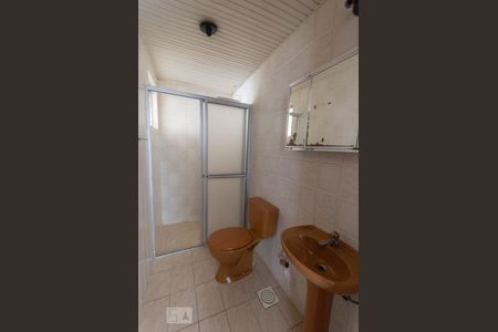 Banheiro de apartamento para alugar com 1 quarto, 38m² em Centro, Curitiba