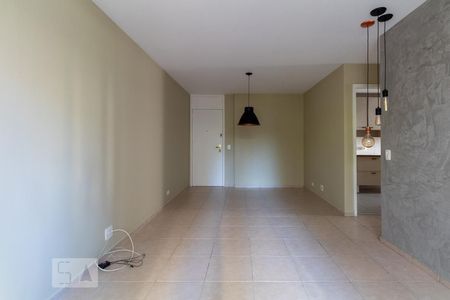 Sala de apartamento para alugar com 2 quartos, 75m² em Indianópolis, São Paulo