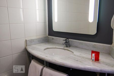 Banheiro de apartamento à venda com 1 quarto, 28m² em Jardim, Santo André