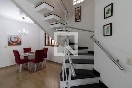 Escada de casa à venda com 3 quartos, 132m² em Centro, Guarulhos