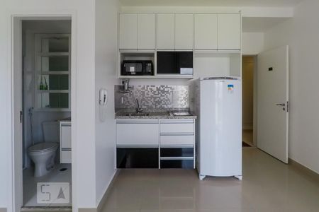 Cozinha de kitnet/studio para alugar com 1 quarto, 25m² em Aclimação, São Paulo