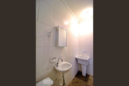 Banheiro/Lavanderia de kitnet/studio para alugar com 1 quarto, 20m² em Vila São Pedro, Santo André