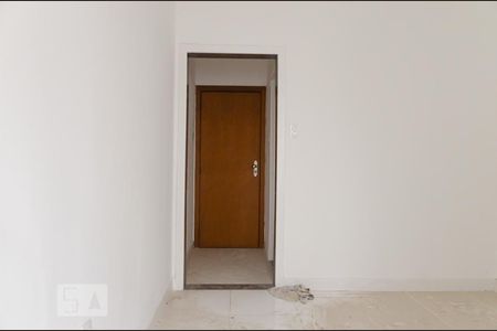 Corredor de kitnet/studio para alugar com 1 quarto, 22m² em Menino Deus, Porto Alegre