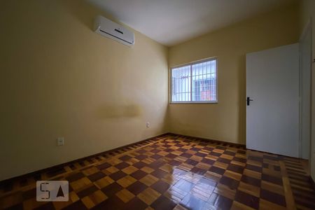 Quarto 1 de apartamento para alugar com 2 quartos, 60m² em Vila Valqueire, Rio de Janeiro