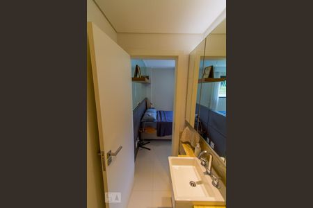 Banheiro de kitnet/studio para alugar com 1 quarto, 47m² em Centro, Florianópolis