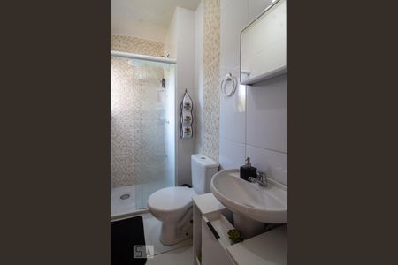 Banheiro de apartamento à venda com 1 quarto, 40m² em Jardim Itu Sabará, Porto Alegre