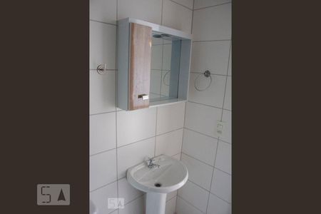 Banheiro de apartamento à venda com 2 quartos, 58m² em Cavalhada, Porto Alegre