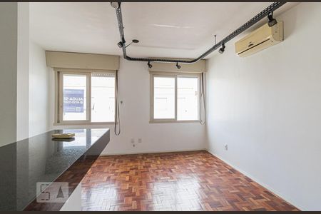 Sala de kitnet/studio para alugar com 1 quarto, 31m² em Protásio Alves, Porto Alegre