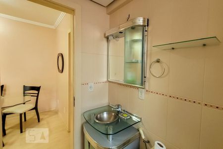 Banheiro de apartamento à venda com 1 quarto, 40m² em Menino Deus, Porto Alegre