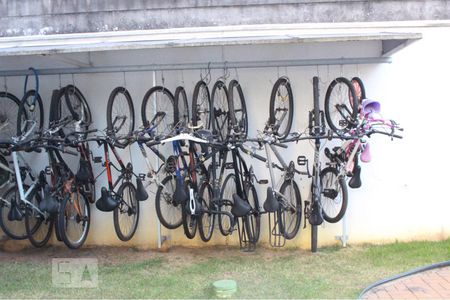 Bicicletas de apartamento à venda com 2 quartos, 47m² em Jardim Colonial, São Paulo