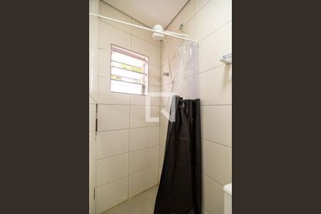 Banheiro de kitnet/studio para alugar com 1 quarto, 18m² em Vila Monte Alegre, São Paulo
