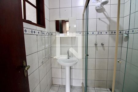 Banheiro da Suíte 1 de casa de condomínio para alugar com 2 quartos, 150m² em Vargem Grande, Rio de Janeiro