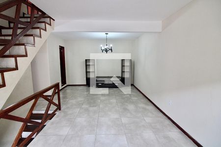 Sala de casa de condomínio para alugar com 2 quartos, 150m² em Vargem Grande, Rio de Janeiro