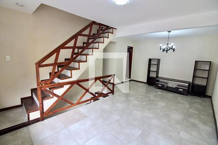 Sala de casa de condomínio para alugar com 2 quartos, 150m² em Vargem Grande, Rio de Janeiro