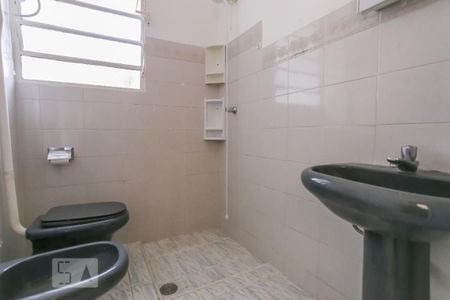 Banheiro  de apartamento à venda com 1 quarto, 49m² em Petrópolis, Porto Alegre